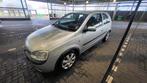 Opel Corsa 1.4 I 16V 3D 2002 Grijs, Auto's, Voorwielaandrijving, 450 kg, 40 €/maand, 4 cilinders