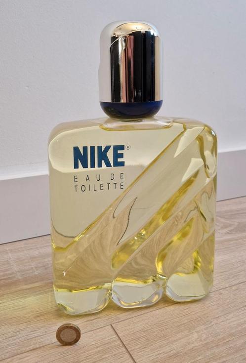 Grote Dummy Parfumfles NIKE Eau De Toilette Fractice 30cm, Sieraden, Tassen en Uiterlijk, Uiterlijk | Parfum, Nieuw, Ophalen of Verzenden