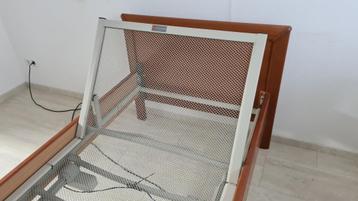 Elektrische bedbodem 90 x 200 met bed beschikbaar voor biedingen