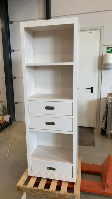 Kast MDF gespoten beschikbaar voor biedingen