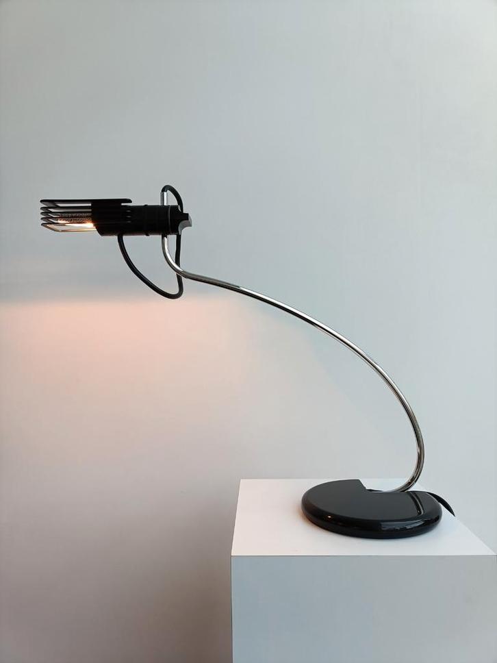 Oluce Wing Tafellamp - Stijlvol Design, Huis en Inrichting, Lampen | Tafellampen, Zo goed als nieuw, Minder dan 50 cm, Kunststof