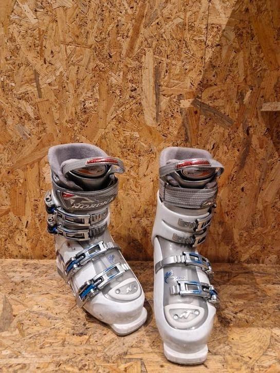 Nordica ski boot maat 25/25,5 mid volume (eu 39), Sport en Fitness, Skiën en Langlaufen, Zo goed als nieuw, Schoenen, Skiën, Nordica