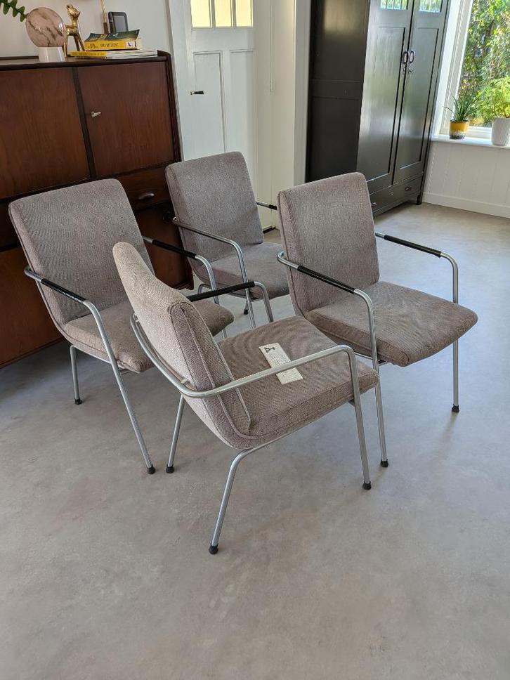 4 eetkamer stoelen design Paul Young voor Gelderland, Huis en Inrichting, Stoelen, Gebruikt, Vier, Leer, Metaal, Stof, Overige kleuren