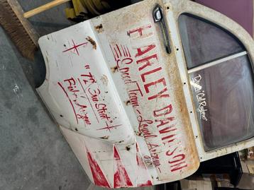 Vintage Harley-Davidson Deur uit de Jaren '50 beschikbaar voor biedingen