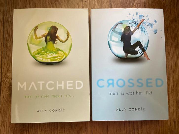 Matched & Crossed - Ally Condie (Nederlands) booktok, Boeken, Romans, Zo goed als nieuw, Nederland, Ophalen of Verzenden