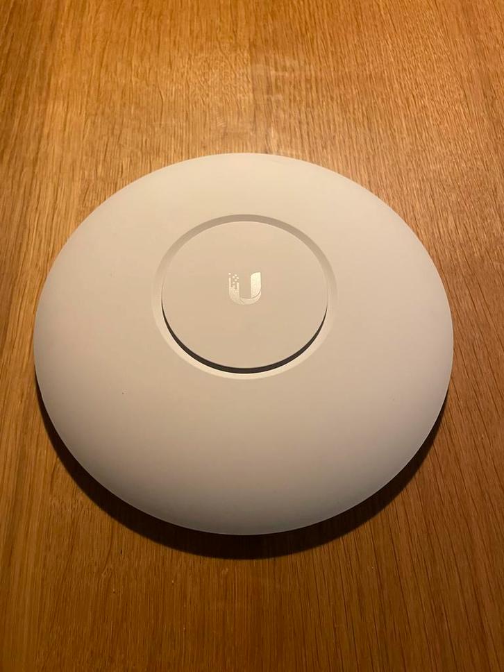 Ubiquiti UniFi AP AC Pro - Perfecte WiFi!, Computers en Software, Accesspoints, Zo goed als nieuw, Verzenden