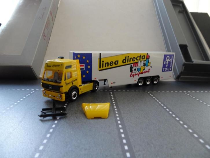 028 herpa mercedes sk linea directa music tour 1:87 truck, Hobby en Vrije tijd, Modelauto's | 1:87, Nieuw, Bus of Vrachtwagen