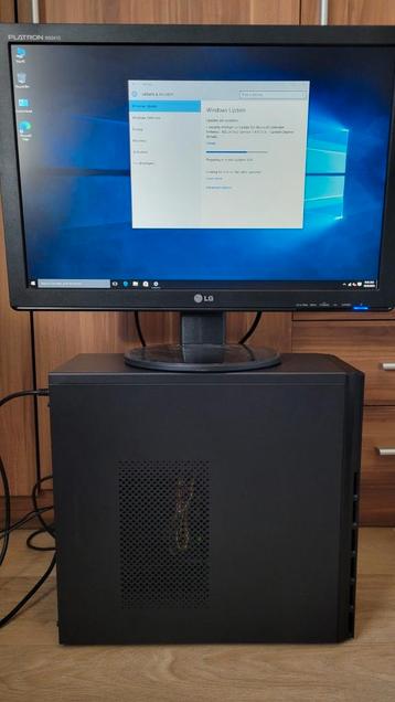 PC met monitor beschikbaar voor biedingen