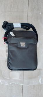 Hugo NESH ZIP (Hugo Boss) schoudertas nieuw, Sieraden, Tassen en Uiterlijk, Toilettassen, Ophalen of Verzenden, Nieuw, Zwart, Dame