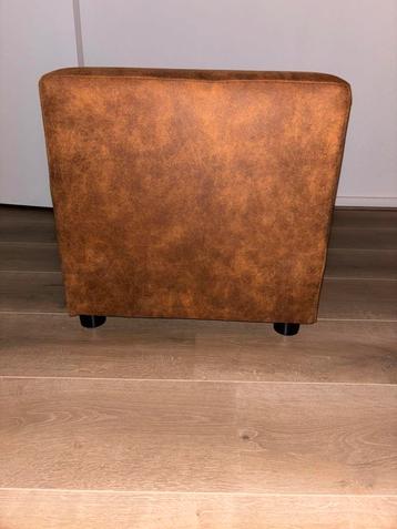 Bruine poef / hocker in vintage look beschikbaar voor biedingen