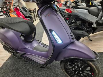 Te koop custum Vespa sprint brom uitvoering.  beschikbaar voor biedingen