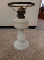 Oude olielamp wit melkglas, Ophalen of Verzenden