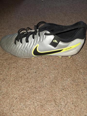 Voetbalschoenen Nike mt 40,5 beschikbaar voor biedingen