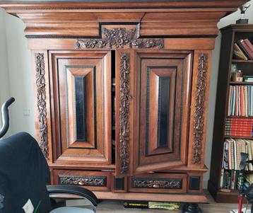 Antieke Kussenkast beschikbaar voor biedingen