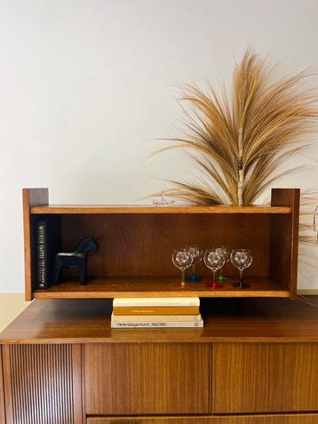 Prachtige vintage houten wandplanken wandkast boekenplank beschikbaar voor biedingen