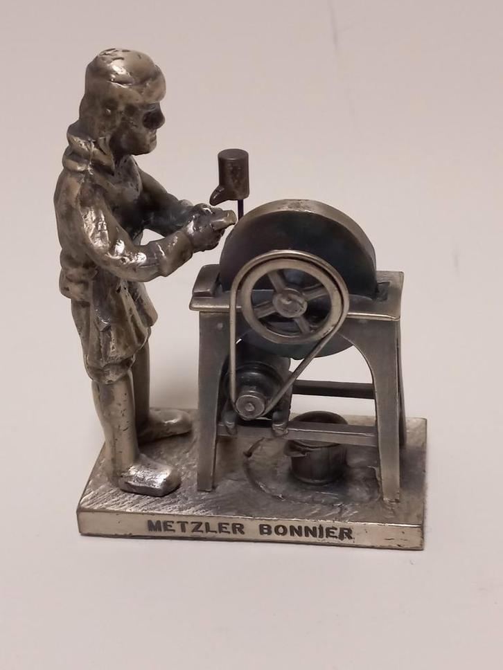 Tinnen beeldje Metzler Bonnier - Brilleslijper 19e eeuw, Antiek en Kunst, Kunst | Beelden en Houtsnijwerken, Ophalen of Verzenden