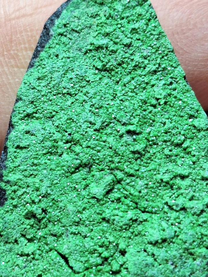 ZELDZAAM UVAROVIET, RUSLAND, Verzamelen, Mineralen en Fossielen, Mineraal, Ophalen of Verzenden