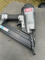 Spijker pistool op lucht, Doe-het-zelf en Verbouw, Gereedschap | Overige machines, Ophalen of Verzenden, Zo goed als nieuw