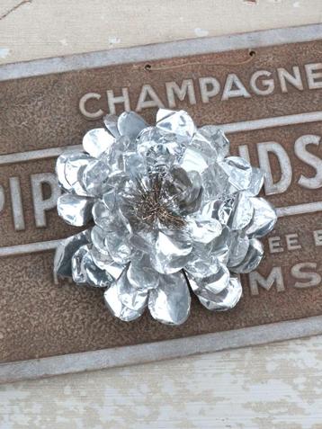 Vintage kerstversiering “Bloem” beschikbaar voor biedingen
