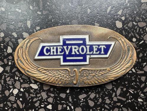 Mooi Chevrolet embleem / badge. Twee-delig tbv. uw oldtimer., Verzamelen, Merken en Reclamevoorwerpen, Gebruikt, Reclamebord, Ophalen of Verzenden