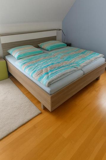 prachtig bed 180x200 cm lattenbodems, zonder matras beschikbaar voor biedingen
