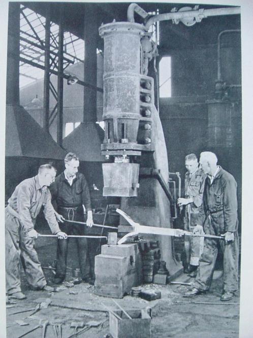 Werkspoor 1827 - 1952., Boeken, Techniek, Gelezen, Metaaltechniek, Ophalen of Verzenden