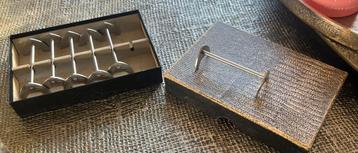 Messenhouderset beschikbaar voor biedingen