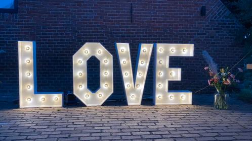 LOVE lichtletters te huur (XXL) voor Bruiloft, Hobby en Vrije tijd, Feestartikelen | Verhuur, Nieuw, Geboorte of Huwelijk, Ophalen