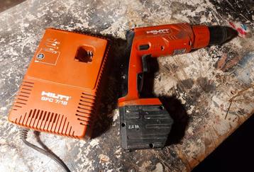 Hilti boor/ schroef machine met accu en oplader schuuropruim beschikbaar voor biedingen