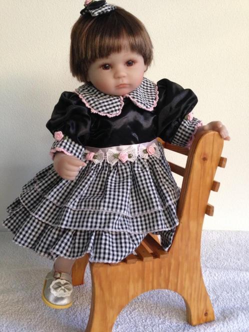 🌹Schattig Silicone vinyl BABY DOLL, Levensecht meisje., Verzamelen, Poppen, Zo goed als nieuw, Babypop, Levensecht of Reborn