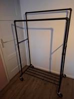 Kledingrek met wielen - Industrieel design, Kleding | Dames, Kledingrekken, Ophalen, Met wielen, Zo goed als nieuw
