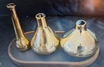 Te koop houten plato met 3 gouden kleurig vaasjes, Ophalen of Verzenden, Nieuw, Hout, Minder dan 25 cm