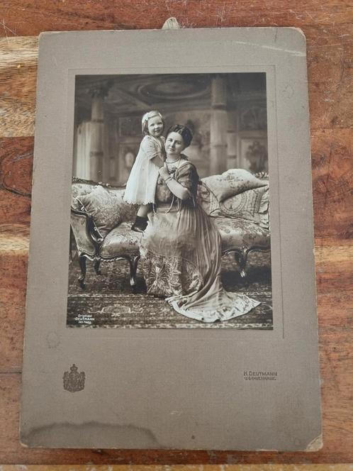 Fotoportret van koningin Wilhelmina en prinses Juliana., Antiek en Kunst, Kunst | Etsen en Gravures, Ophalen of Verzenden