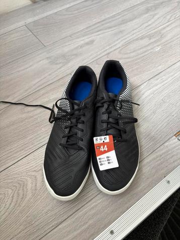 Maat 44 Kipsta schoenen met noppen voor voetbal en voetgolf beschikbaar voor biedingen