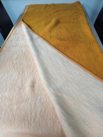 vintage deken/ plaid beschikbaar voor biedingen