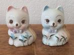2 Mooie Vintage Kat Poes Spaarpotjes Blauw en Roze Porselein, Verzamelen, Spaarpotten, Ophalen of Verzenden, Gebruikt, Steen, Aardewerk of Keramiek