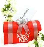 Zeer mooie “Mr & Mrs” rode enveloppendoos met zilveren lint., Hobby en Vrije tijd, Feestartikelen, Ophalen of Verzenden, Nieuw