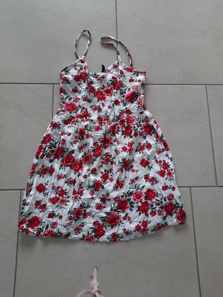 gebloemde top, Kleding | Dames, Tops, Zo goed als nieuw, Maat 38/40 (M), Zonder mouw, Ophalen of Verzenden