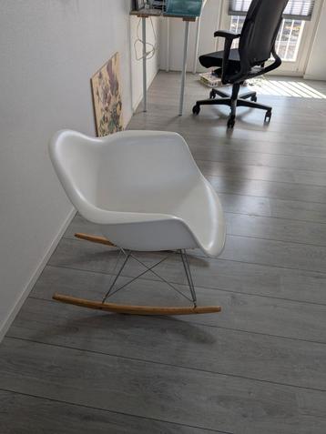Witte Schommelstoel - Nette Staat beschikbaar voor biedingen
