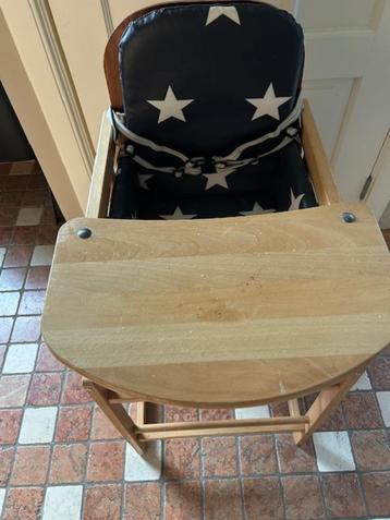 stevige houten kinderstoel beschikbaar voor biedingen