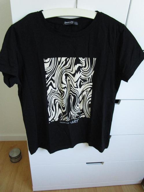 Stradivarius maat M - shirt Fashion is Art, Kleding | Dames, T-shirts, Zo goed als nieuw, Maat 38/40 (M), Zwart, Korte mouw, Ophalen of Verzenden