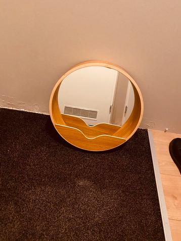 Spiegel beschikbaar voor biedingen