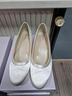 Satijnen trouwschoenen van Elsa Coloured Shoes, Ophalen of Verzenden, Zo goed als nieuw, Schoenen