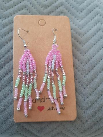 Oorbellen hangers gemaakt van kralen beschikbaar voor biedingen