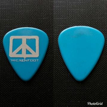 Diverse orginele band plectrums en muziek brochures.  beschikbaar voor biedingen