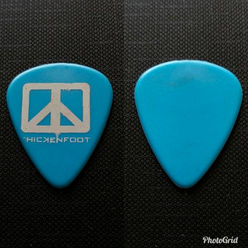 Diverse orginele band plectrums en muziek brochures., Verzamelen, Muziek, Artiesten en Beroemdheden, Ophalen