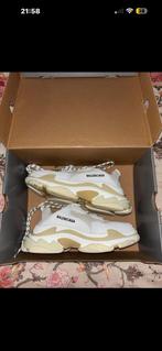 Balenciaga triple S, Wit, Ophalen of Verzenden, Balenciaga, Sneakers of Gympen