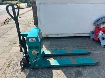Twee schaar pallet pompwagens semi electrisch hefverm 1000kg beschikbaar voor biedingen