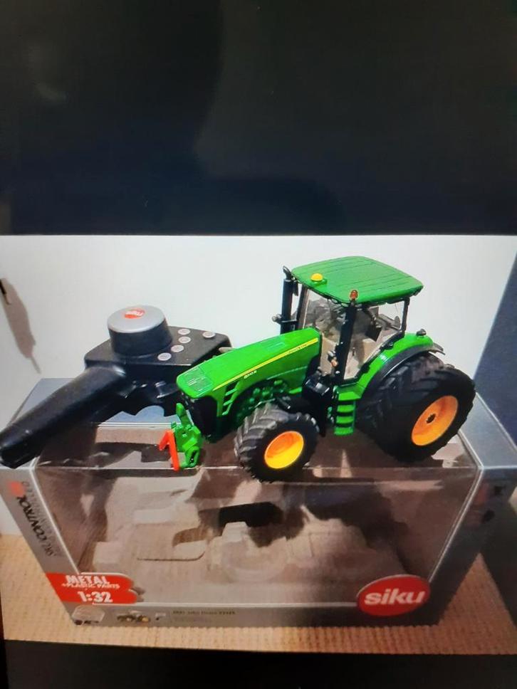 Siku John Deere Tractor 1:32 met Afstandsbediening, Hobby en Vrije tijd, Modelbouw | Auto's en Voertuigen, Zo goed als nieuw, Auto