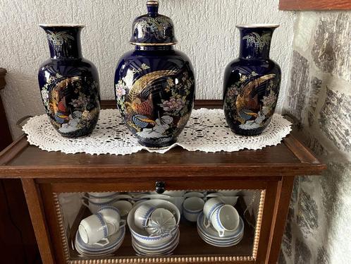 3 delig Japans kaststel met bloemen en fazant decor blauw, Antiek en Kunst, Antiek | Vazen, Ophalen of Verzenden